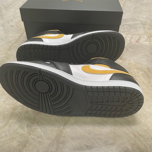 Nike Air Jordan 1 mid se - Picture 2 of 14